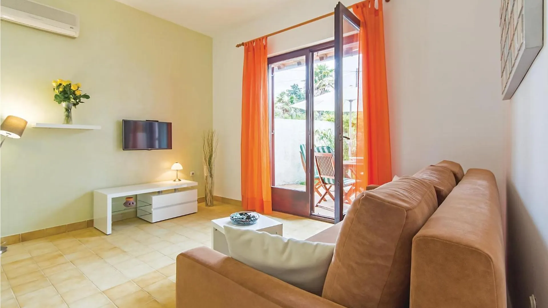 Stunning Apartment In Medulin With Wifi 0*,